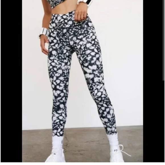Free People Movement Ashford Floral Crossover Leggings Size XS - Picture 1 of 7
